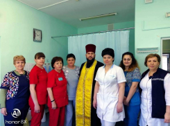 В Страстную Седмицу БСМП Волгодонска посетил священник 