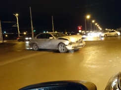 Водитель БМВ спровоцировал ДТП, пытаясь проскочить на мигающий «желтый»