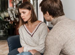 Пять шагов к преодолению тревоги в отношениях: советы психолога Константина Церазова