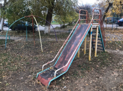 Руководителей управляющих компаний наказали за небезопасные детские площадки