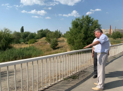 На путепроводе просела велодорожка 