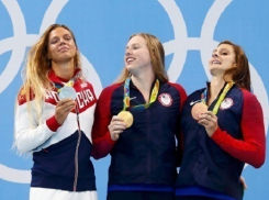 Американские пловчихи Кинг и Мейли отказались поздравлять Юлию Ефимову во время церемонии награждения на Олимпиаде