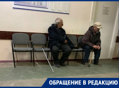 Сидящие возле гинекологического кабинета пьяные бомжи в поликлинике №1 возмутили беременную волгодончанку 
