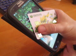 Волгодончанка нашла на улице банковскую карту, закупилась на 6 500 рублей и стала фигурантом уголовного дела