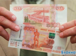 Волгодонцы стали чаще расплачиваться в магазинах фальшивыми деньгами