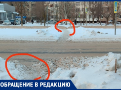 «Детей как котят вынуждена перекидывать»: молодая мама возмутилась нечищеным переходом на Курчатова 