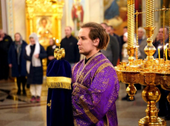 Панихиду по невинно убиенным во время теракта в «Крокусе» провели в Волгодонске 