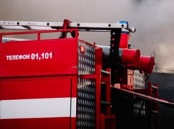 Частный дом полыхал в одном из хуторов Дубовского района