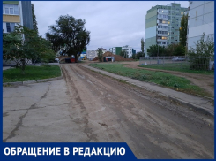 «Перед приездом губернатора дорогу помыли, а весь бардак не убрали»: житель В-9 о состоянии дороги к школе