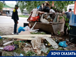 Волгодончанке перегородили путь в собственный гараж строительным мусором