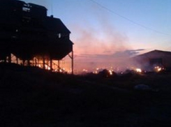 В Морозовском районе трактор оборвал электропровода, от которых загорелось 60 тонн сена