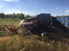 Водитель зерновоза врезался в столб, уходя от преследования на Жуковском шоссе