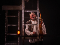 «Прекрасное далеко»: премьера спектакля в Волгодонском молодежном театре восхитила зрителей