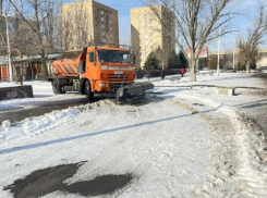 Коммунальщики города в усиленном режиме очищают Волгодонск от снега