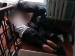 «Подъездный хостел» на ночь устроили для себя подростки из Волгодонска: пятерку «беспризорников» задержала полиция