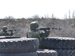 На полигоне ЮВО контрактники получают навыки ведения штурмовых действий