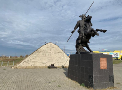 В этот день 13 лет назад на городской набережной был открыт Курган казачьей славы