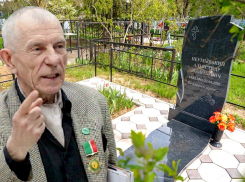 Не на почетной аллее, но рядом с дочерью: как выглядит могила известного художника Неумывакина