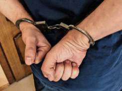 Угонщика автомобиля задержали полицейские в селе Дубовском 