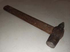 Молотком в глаз: жительницу Дубовского района будут судить за причинение вреда здоровью знакомой