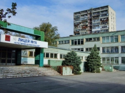 В Волгодонске учитель обрезала волосы девятикласснице из-за неприязни к растрепанным прическам