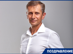 «Вы формируете будущие поколения всей России»: депутат Ольховский поздравил преподавателей с Днем учителя 