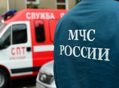 Они вскрывали закрытые двери и спасали человеческие жизни: о работе сотрудников МЧС в праздничные выходные