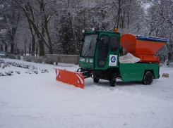64 человека и 18 единиц техники стараются очистить Волгодонск от снега до наступления сильных морозов