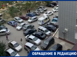 Вечный поток машин на улице Ленина мешает жильцам спокойно выйти на улицу