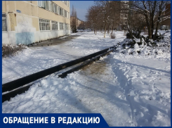 «Водоканал должен сделать нормальный переход над трубой в школе №22»: волгодонец 