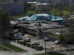 В Волгодонске на месте сгоревшего магазина «Гермес» вновь работает пожарный расчёт