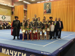 Акробаты из Волгодонска покорили пьедестал почета в Краснодаре