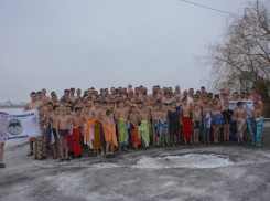 Получив благословение 135 юных рукопашников Волгодонска окунулись в ледяную воду 