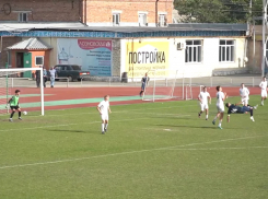 Со счетом 7:1 разгромили волгодонские футболисты команду из Таганрога в чемпионате Ростовской области