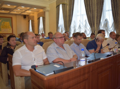 Депутаты собрались на первое после каникул заседание Думы