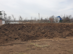 Захоронение строителей-заключенных Цимлянской ГЭС в Волгодонске могли снести с помощью трактора ради новых дач: очевидцы