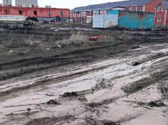 В Волгодонске улицы Золотая и Рубиновая утопают в грязи 