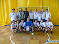 Волгодонские чиновники и депутаты обыграли в футбол всю область