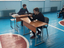 Навыки стрельбы из электронного оружия продемонстрировали студенты Волгодонска 