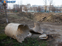 Огромная сумма: названа цена восстановления стадиона над фекальным котлованом в школе №22