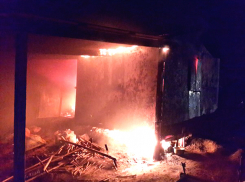 Мужчина сгорел заживо во время пожара в бытовом вагончике