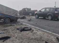 Две аварии произошли в одном месте за 10 минут: подробности смертельного ДТП на трассе «Элиста - Зимовники»