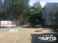 19-летний мотоциклист без прав попал под колеса «Лады Калины» в Волгодонске