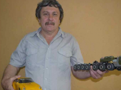 Знаменитый автомоделист из Волгодонска Сергей Меркулов стал почетным работником образования