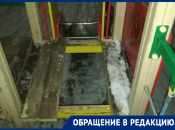 «Теперь это портал в травмпункт»: подростки разгромили детскую площадку в Дубравушке 