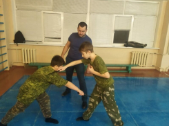 В Волгодонске появилась школа ножевого боя и фланкировки шашкой для детей и подростков 