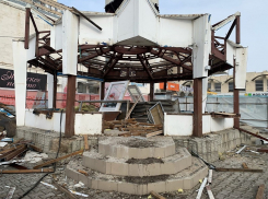 На торговой площади перестроят бывший цветочный павильон