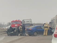 На трассе Волгодонск - Цимлянск столкнулись две легковушки