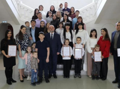 В Волгодонске 14 молодых семей получили жилищные сертификаты на 30 миллионов рублей  