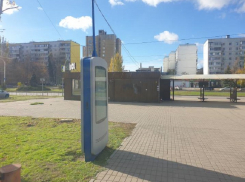 Полиция ищет повредивших электронный киоск на площади ДК имени Курчатова вандалов 